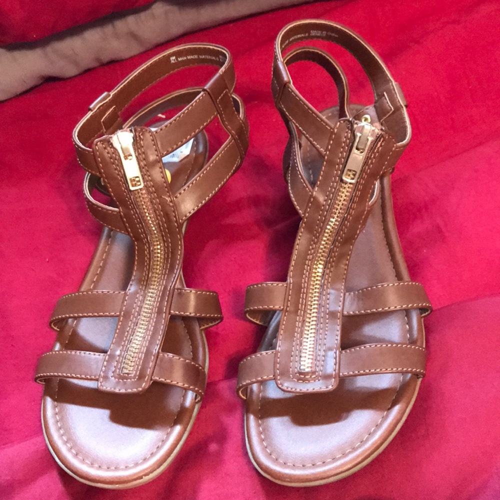 NWT tan sandals